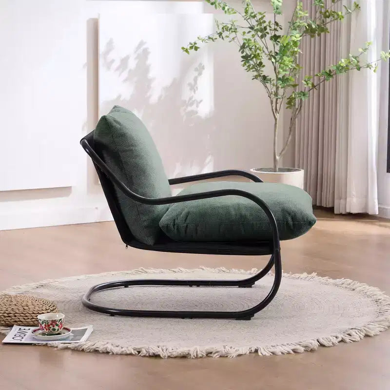Fauteuil d'appoint incurvé moderne avec revêtement en similicuir, fauteuil de salon confortable avec cadre et coussins en métal