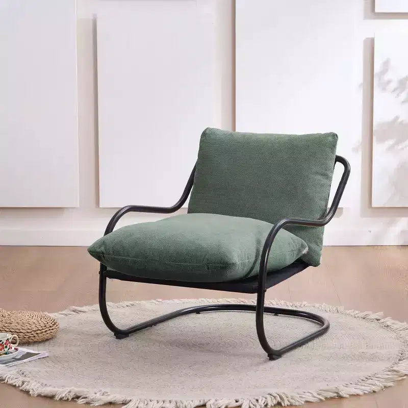 Fauteuil d'appoint incurvé moderne avec revêtement en similicuir, fauteuil de salon confortable avec cadre et coussins en métal