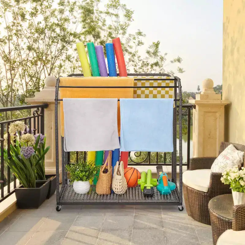 Porte-serviettes extérieur pour piscine, porte-serviettes autoportant en rotin tressé, organiseur de rangement avec compartiment pour flotteurs, frites de piscine, bouées de natation